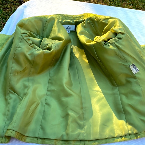 Suit-  Jacket and skirt - Picture 10 of 15